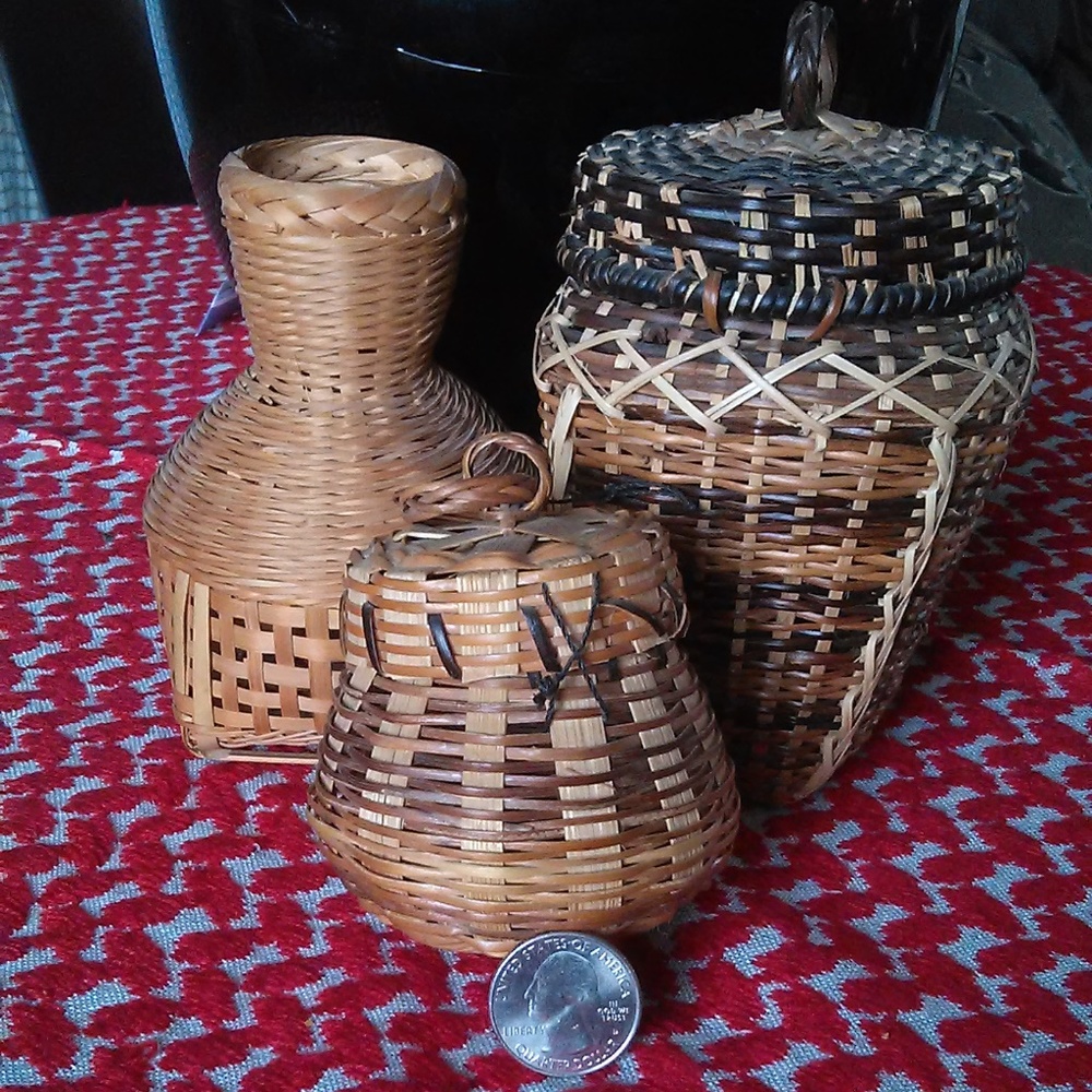 SET OF 3 SMALL WICKER BASKETS